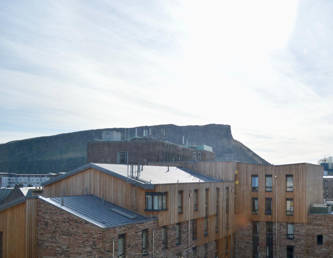 Crags View Apartment On The Royal Mile Edinburgh Bagian luar foto
